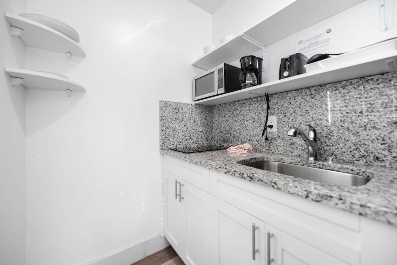Cozy 1 Bedroom With Pool Steps From The Beach #41 Hollywood Ngoại thất bức ảnh